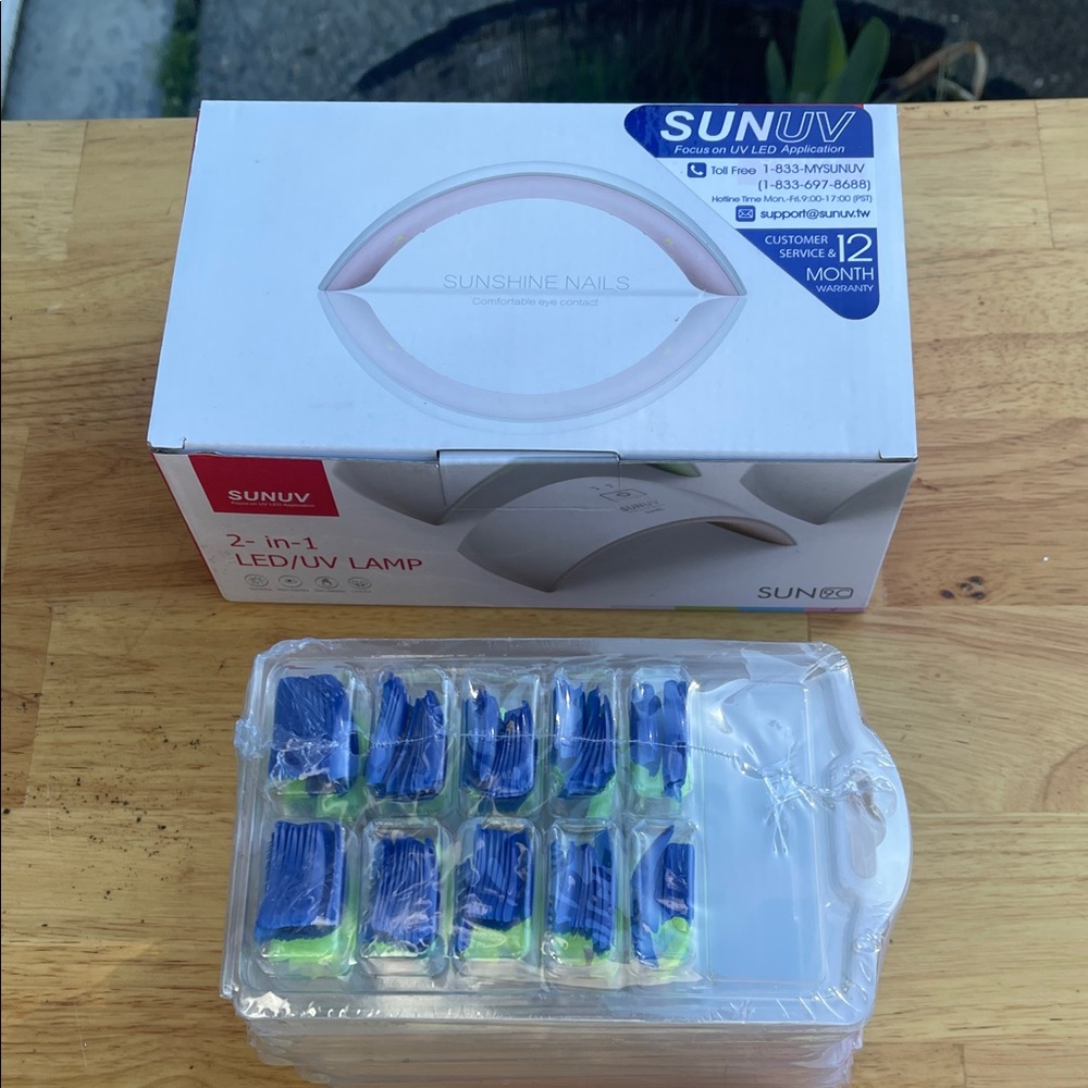 SUNUV 2-in-1 LED/UV Lamp with Nail Clips - Picture 1 of 5